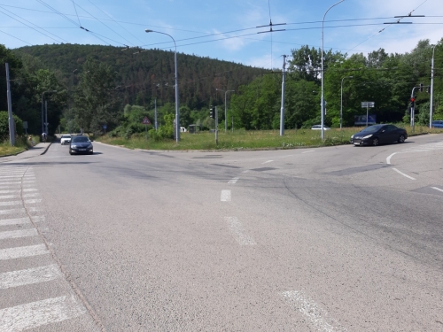 Crossing at Kamenolom Intersection in Bystrc BD (4)